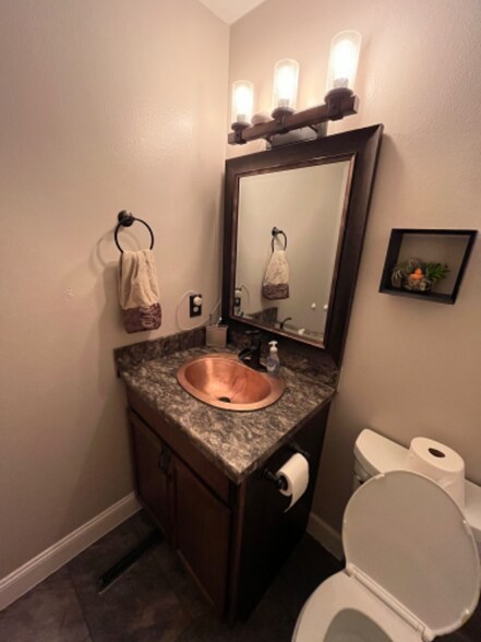 Building Photo - 2537 W Laurel St