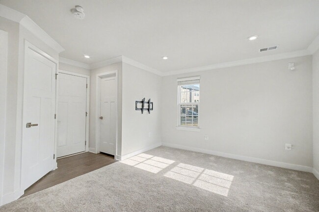 Building Photo - **Special Move-in Offer**  $500 off of the first month's rent.  Exceptional 3-Level Corner Unit T...