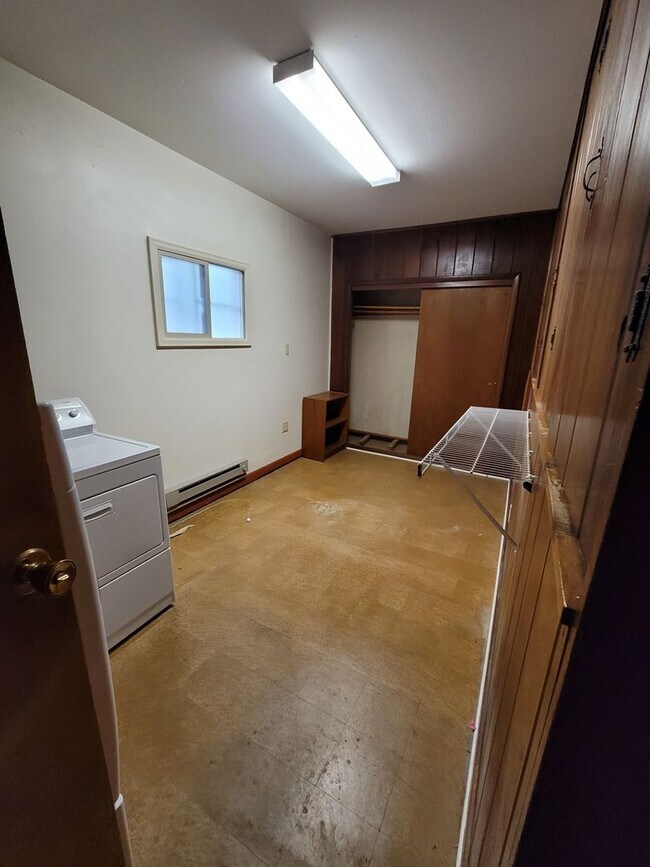 Building Photo - Cozy 3 Bedroom Home for Rent on Parkview Blvd