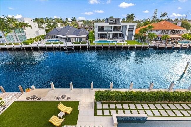 Building Photo - 70 Bay Colony Ln