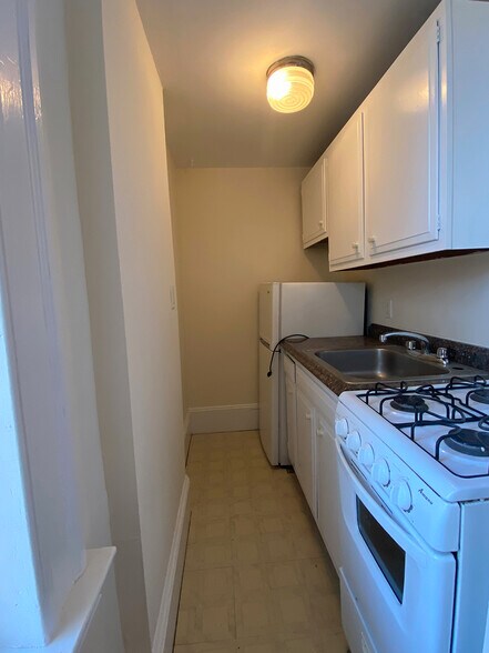 Building Photo - 2 Ware St