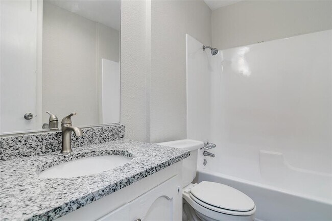 Building Photo - 507 Hilltop Ln