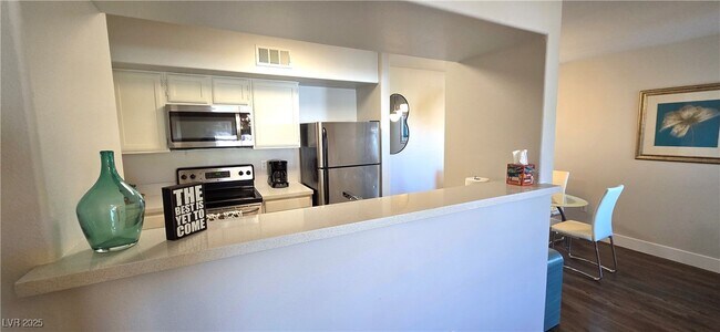 Building Photo - 7255 W Sunset Rd