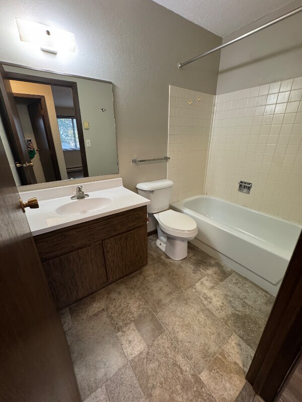 Building Photo - 501 W 8th Ave