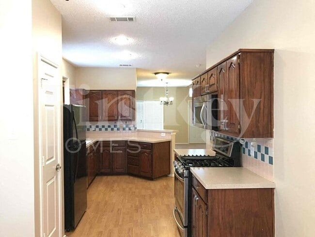Building Photo - 2132 Montclair Ln