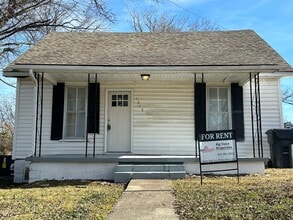 Building Photo - Charming, Two bedroom, One bathroom house in Columbia!