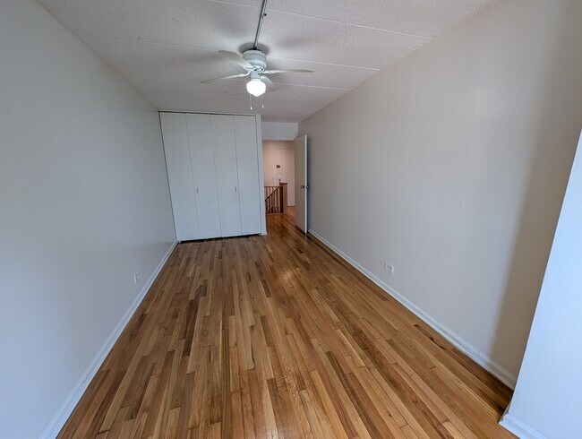 Building Photo - 711 W Gordon Terrace