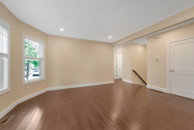 Building Photo - 161 4th St