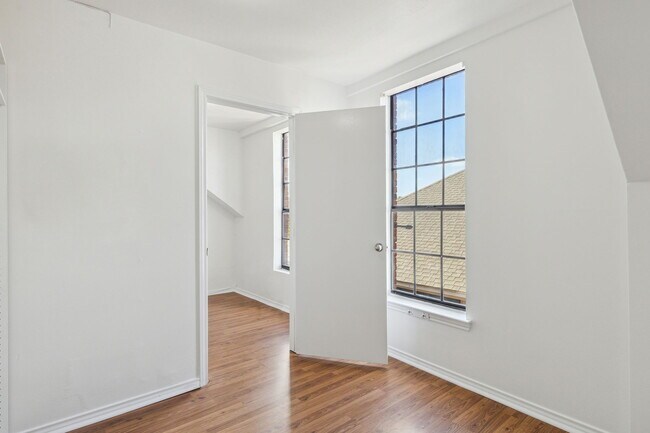 Building Photo - 4111 Herschel Ave