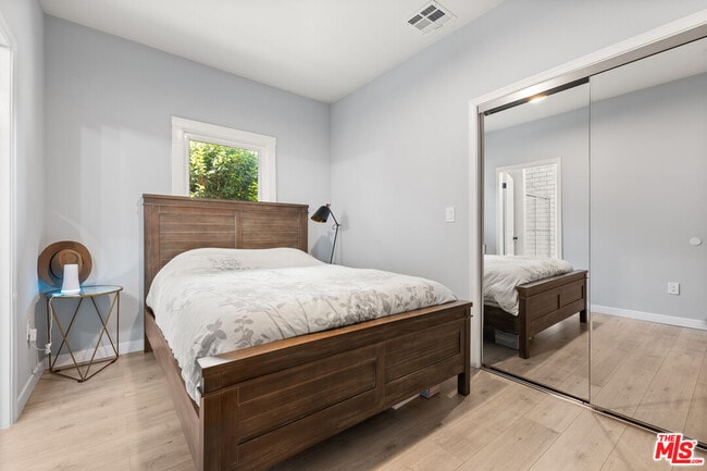 Building Photo - 1231 W 49th St