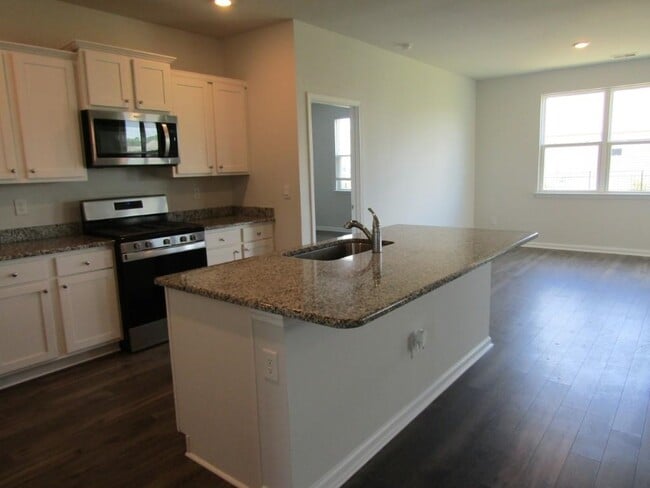 Building Photo - 2165 Ainsley Dr