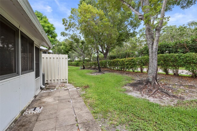 Building Photo - 1186 SW 44th Ave