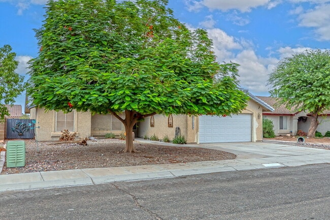 Building Photo - "3-Bedroom, 2-Bathroom Solar Home with a Pool in Mesa Del Sol!"