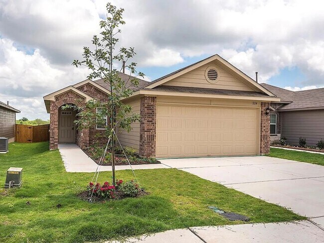 Building Photo - 3 Bed 2 Bath Home with Fenced Back Yard