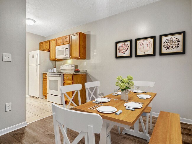 Building Photo - Pennington Court Apartments - Spacious with Washer/Dryer Hookups