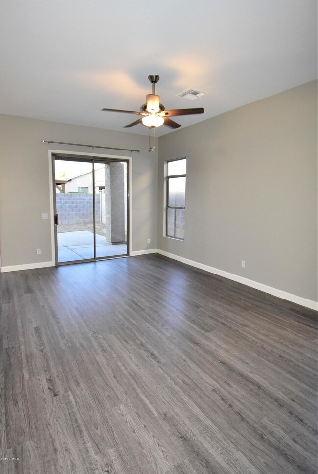 Building Photo - 9430 W Elm St