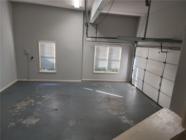 Building Photo - 606 Villa Estates Ln