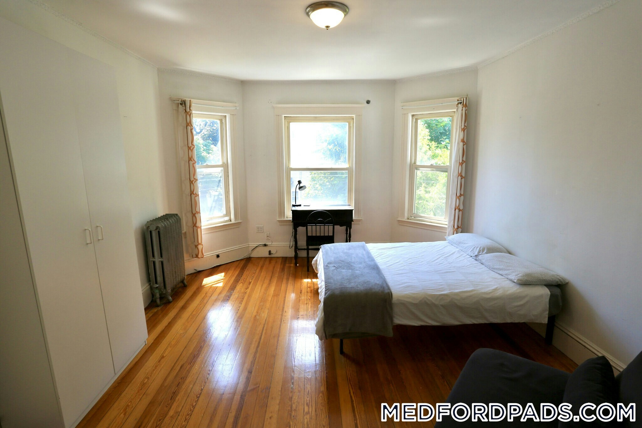 Building Photo - 124 Forest St