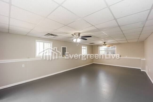 Building Photo - 9353 Whaleys Lake Trce