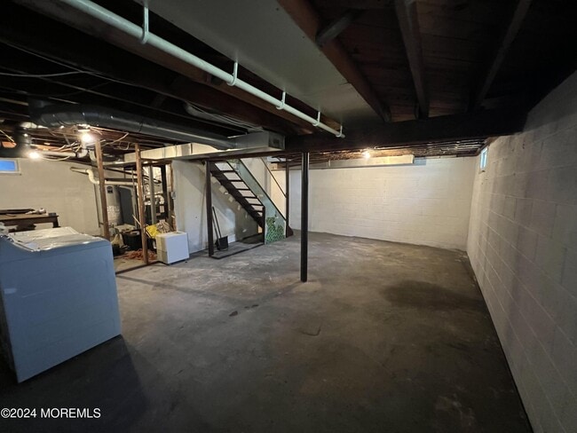 Building Photo - 99 Mc Lean St
