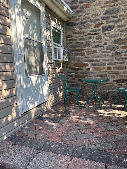 Building Photo - 266 Shelmire St