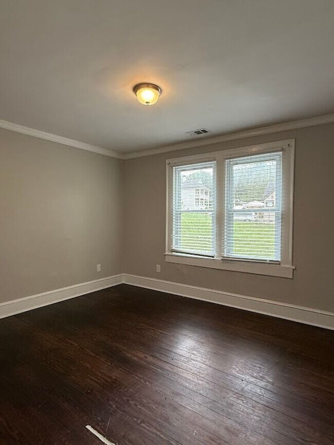 Building Photo - 3 Bed 1 bath in Atlanta!