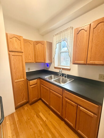 Building Photo - 20 Broad St