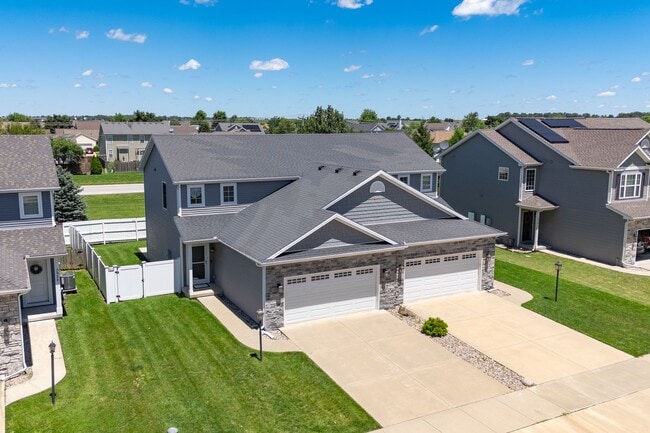 Building Photo - Spacious 4-Bedroom, 3.5-Bathroom Townhome & 2-Car Garage-West Champaign