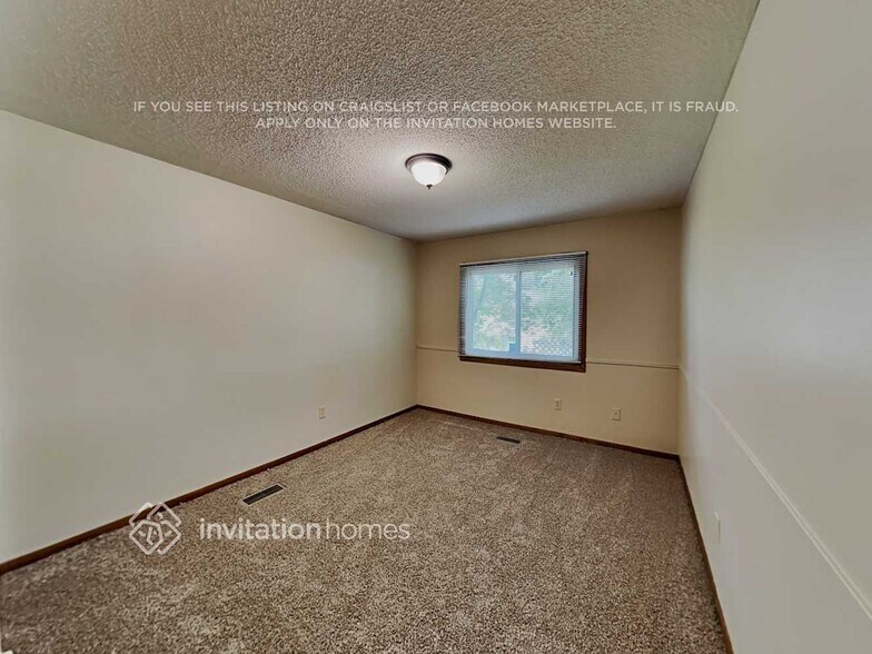 Building Photo - 6171 Kerry Ln NE