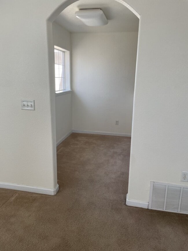 Building Photo - Bright & Spacious 2 Bed, 2 Bath Condo