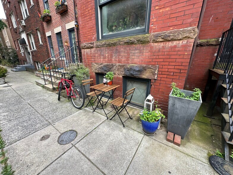 Building Photo - 1828 Swann St NW