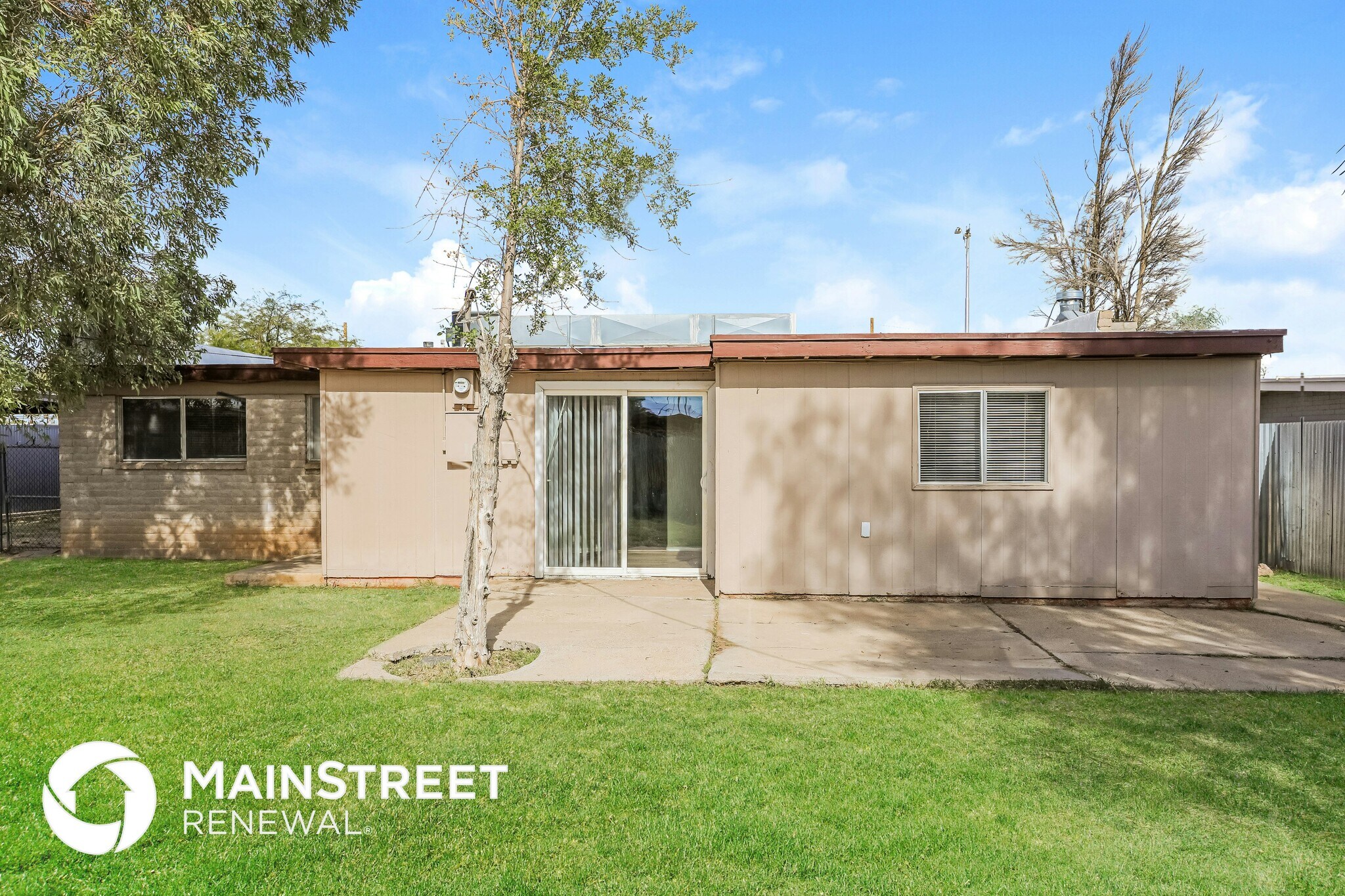 Building Photo - 7956 E Victoria Dr