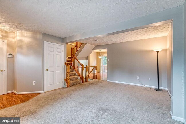 Building Photo - 27 Silver Birch Ct