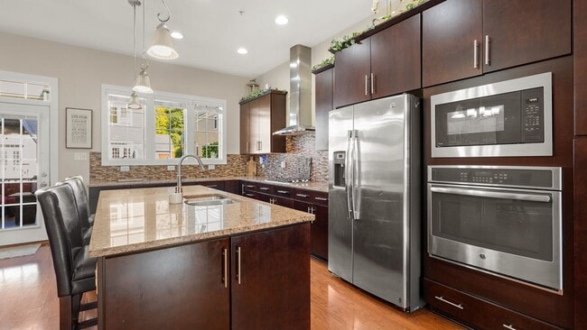 Building Photo - 337 Osona Ln