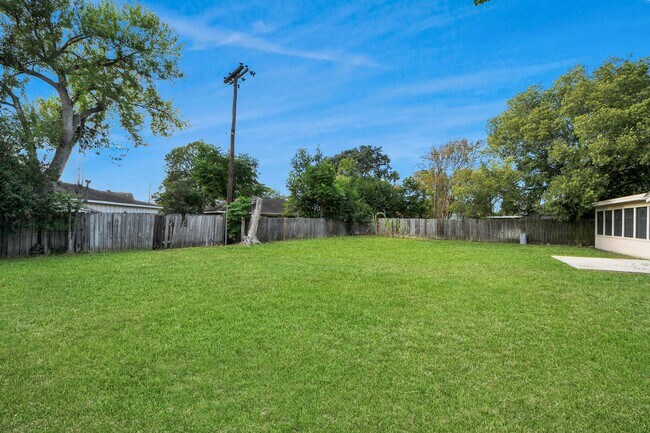 Building Photo - 7914 Marinette Dr