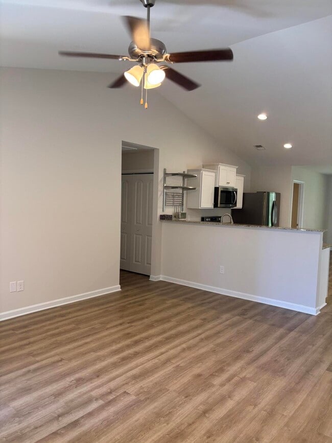 Building Photo - 2185 Stillpointe Dr