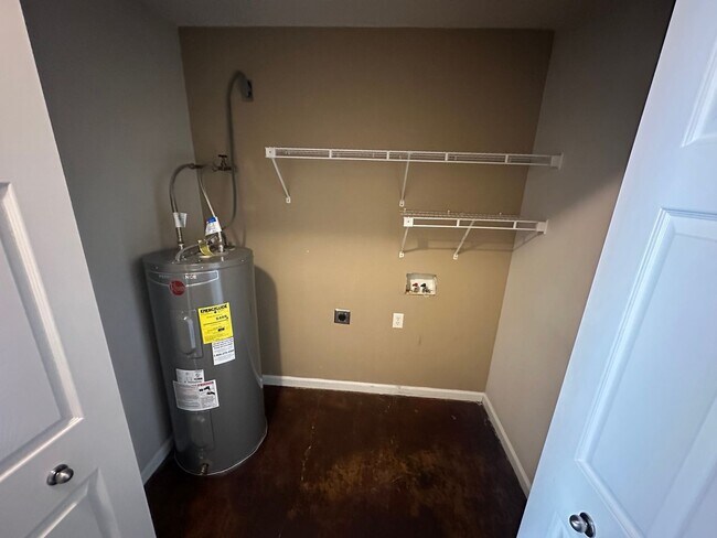 Building Photo - 2008 Jackman St