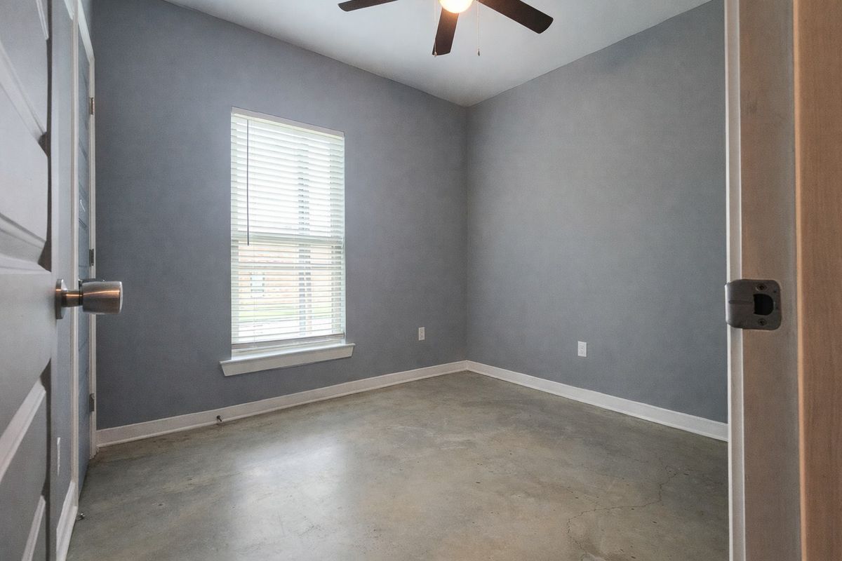 Building Photo - 343 W Johnson St