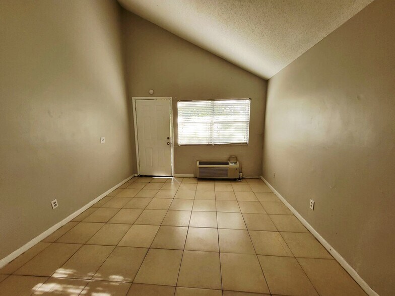 Building Photo - 8230 San Jose Manor Dr E