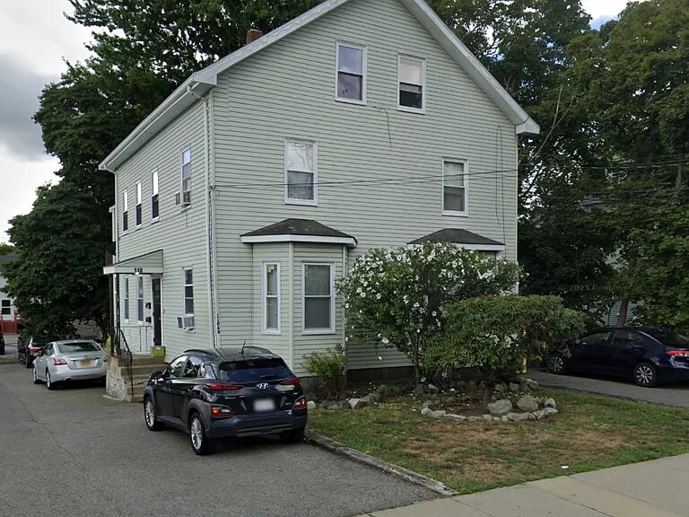 Building Photo - 112 Russell St
