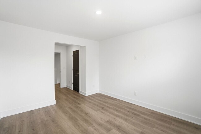 Building Photo - Bright & Modern New Construction Townhome