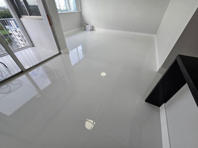 Building Photo - 1700 NW North River Dr