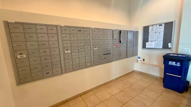 Building Photo - Spacious Studio with 2 Parking Spaces, W/D, Large Patio available in Cortez Hill