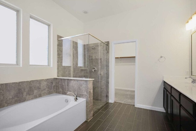 Building Photo - "Charming 3-Bedroom Oasis with 2 Baths in ...