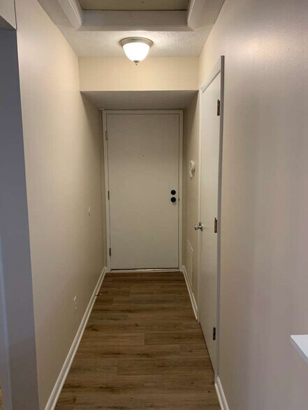 Front door + Closet - 533 Aspen Glen Dr