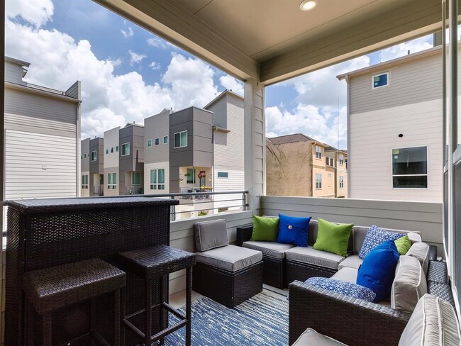 Building Photo - 310 Jensen Dr