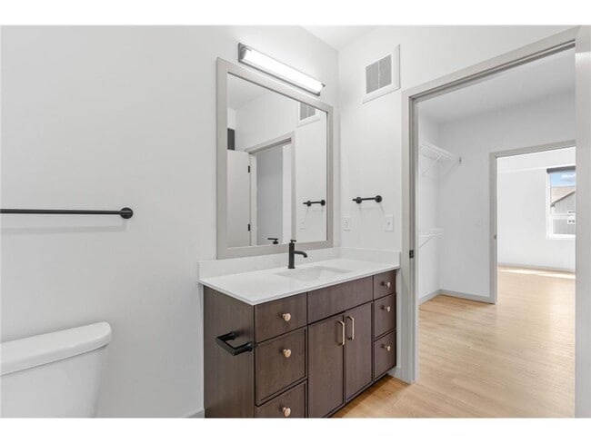 Building Photo - 21401 Dushane Pkwy