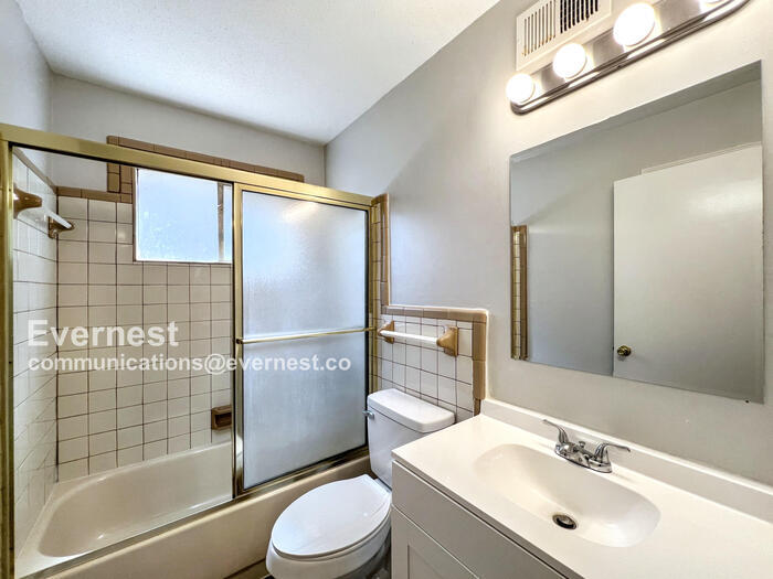 Building Photo - 5697 Tulip Tree Dr