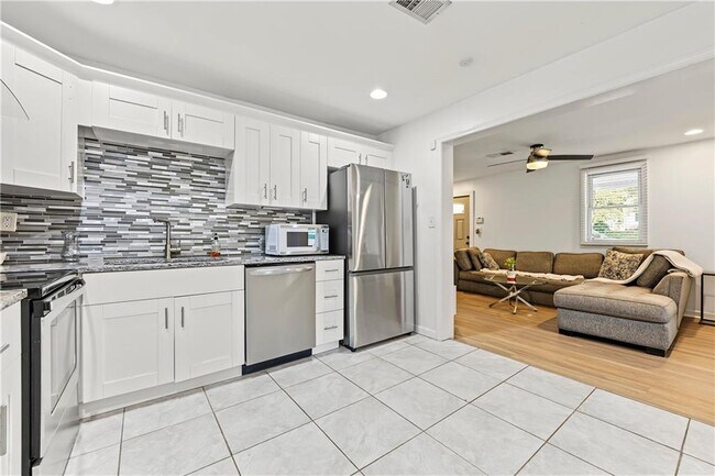 Building Photo - 1416 Graymont Dr SW