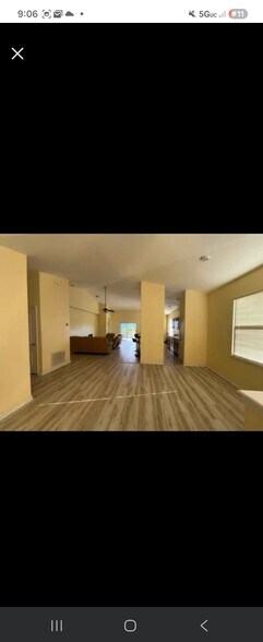 Building Photo - 1055 Venetian Dr